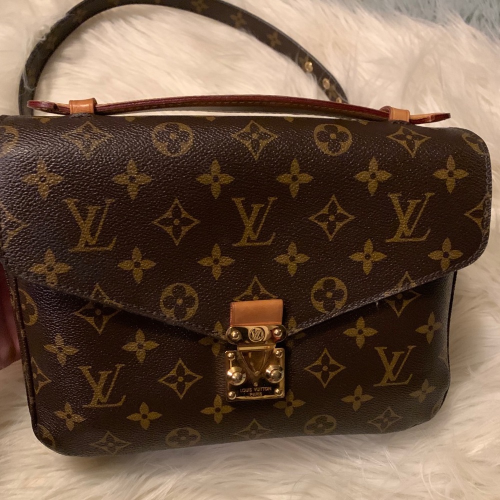 Sold****Louis Vuitton Pochette Metis Monogram